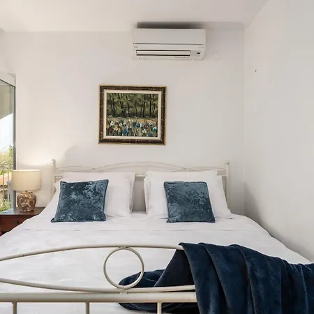 Duga In For 12 People With Sea View & Only 1,2 Km From פורץ