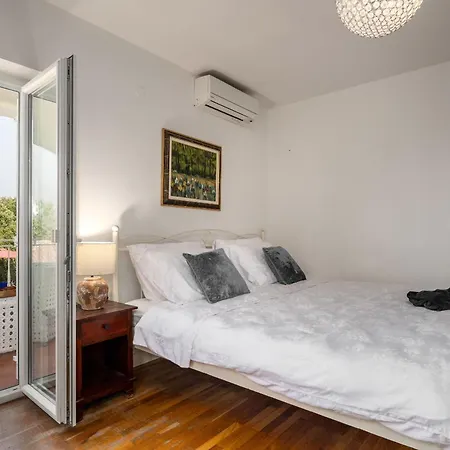 וילה Duga In For 12 People With Sea View & Only 1,2 Km From פורץ