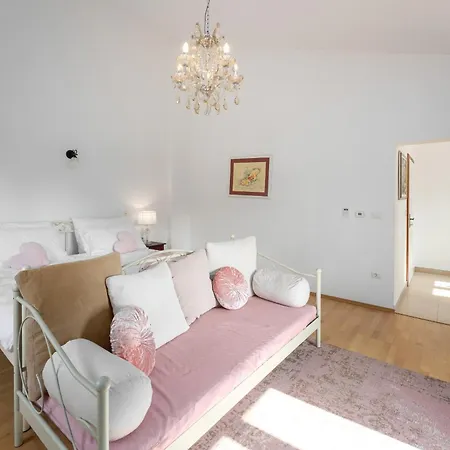 Duga In For 12 People With Sea View & Only 1,2 Km From Willa