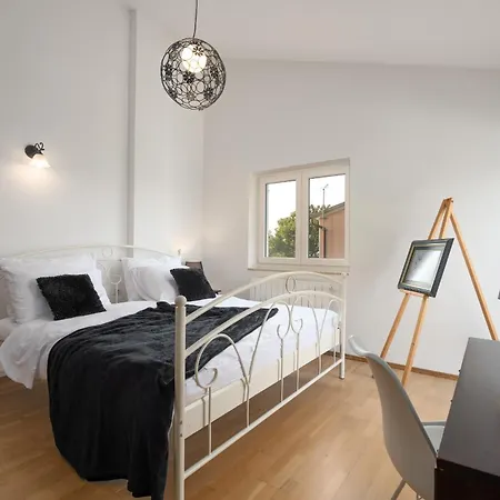 Duga In For 12 People With Sea View & Only 1,2 Km From Willa Poreč