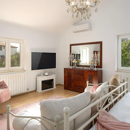 Willa Duga In For 12 People With Sea View & Only 1,2 Km From Poreč