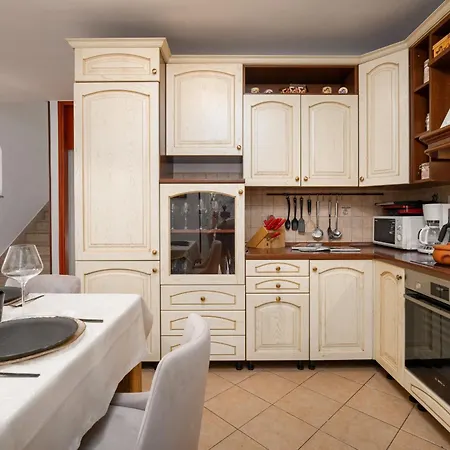 Duga In For 12 People With Sea View & Only 1,2 Km From