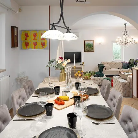 Duga In For 12 People With Sea View & Only 1,2 Km From Willa