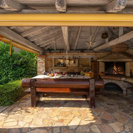 Duga In For 12 People With Sea View & Only 1,2 Km From Porec