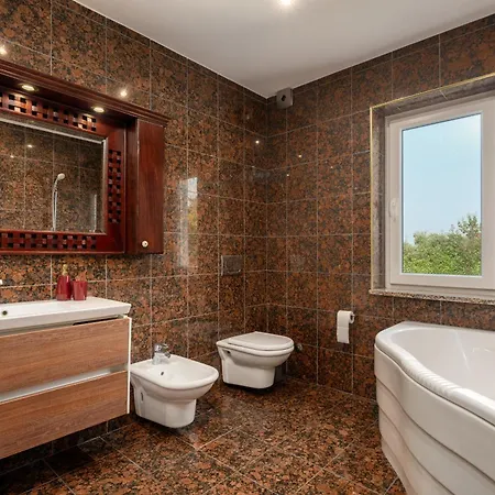 Duga In For 12 People With Sea View & Only 1,2 Km From Вилла Пореч