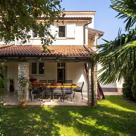 Duga In For 12 People With Sea View & Only 1,2 Km From Пореч