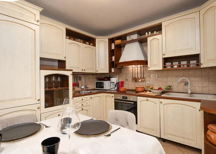 Вилла Duga In For 12 People With Sea View & Only 1,2 Km From Пореч