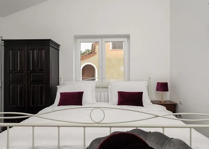 Duga In For 12 People With Sea View & Only 1,2 Km From Villa Porec
