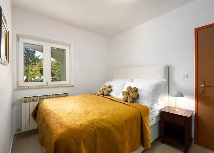 Вилла Duga In For 12 People With Sea View & Only 1,2 Km From Пореч