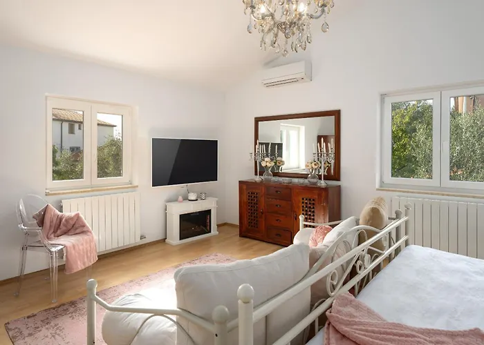 Вилла Duga In For 12 People With Sea View & Only 1,2 Km From Пореч