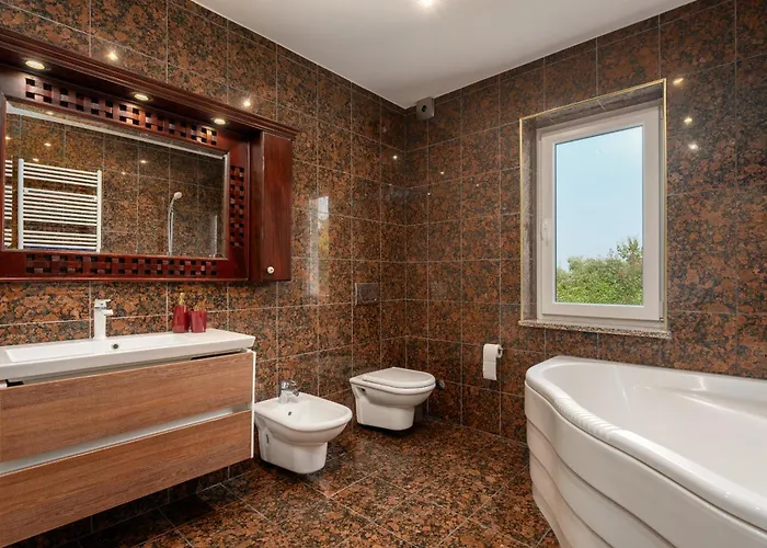 Duga In For 12 People With Sea View & Only 1,2 Km From Вилла Пореч