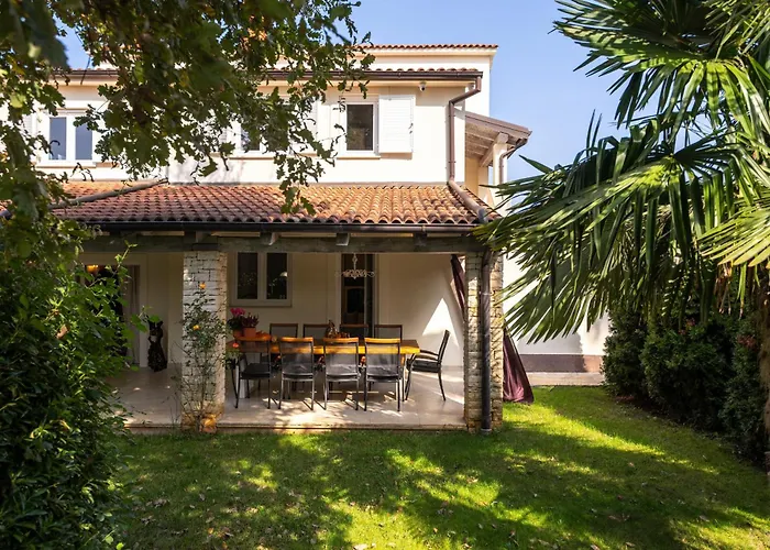 Duga In For 12 People With Sea View & Only 1,2 Km From Пореч