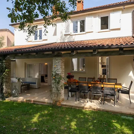 Villa Duga In For 12 People With Sea View & Only 1,2 Km From