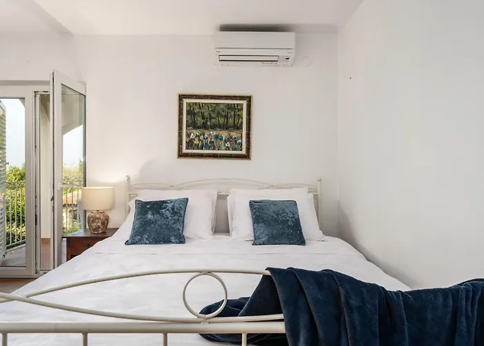 Duga In For 12 People With Sea View & Only 1,2 Km From Poreč