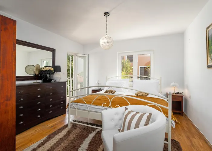 Duga In For 12 People With Sea View & Only 1,2 Km From