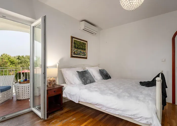 Villa Duga In For 12 People With Sea View & Only 1,2 Km From Poreč